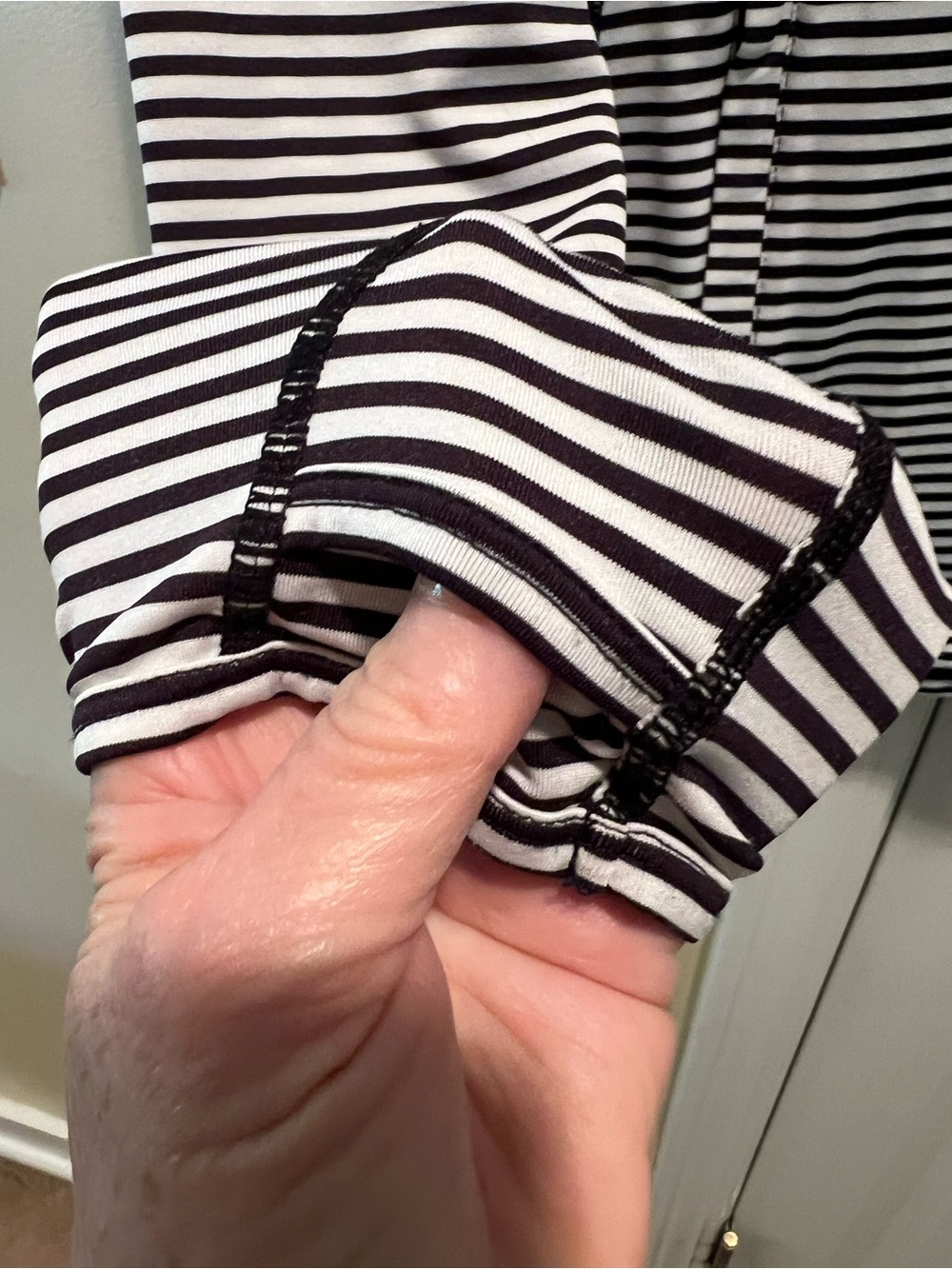 Coolibar women’s sz L Black White Striped Hooded Pullover sun protection - Picture 4 of 9